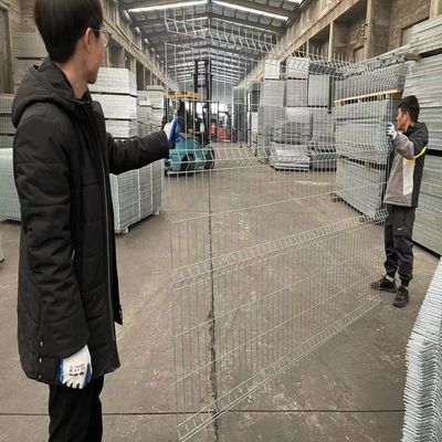 0.6m - 3.0m 높이 놀이터 울타리 패널을 위한 3d 곡선 울타리