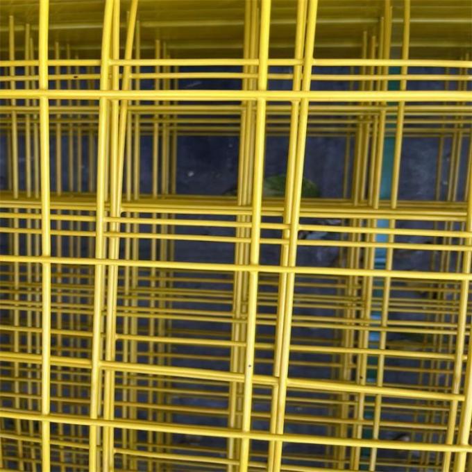 Galvanized welded wire mesh panel — flat surface and uniform structure